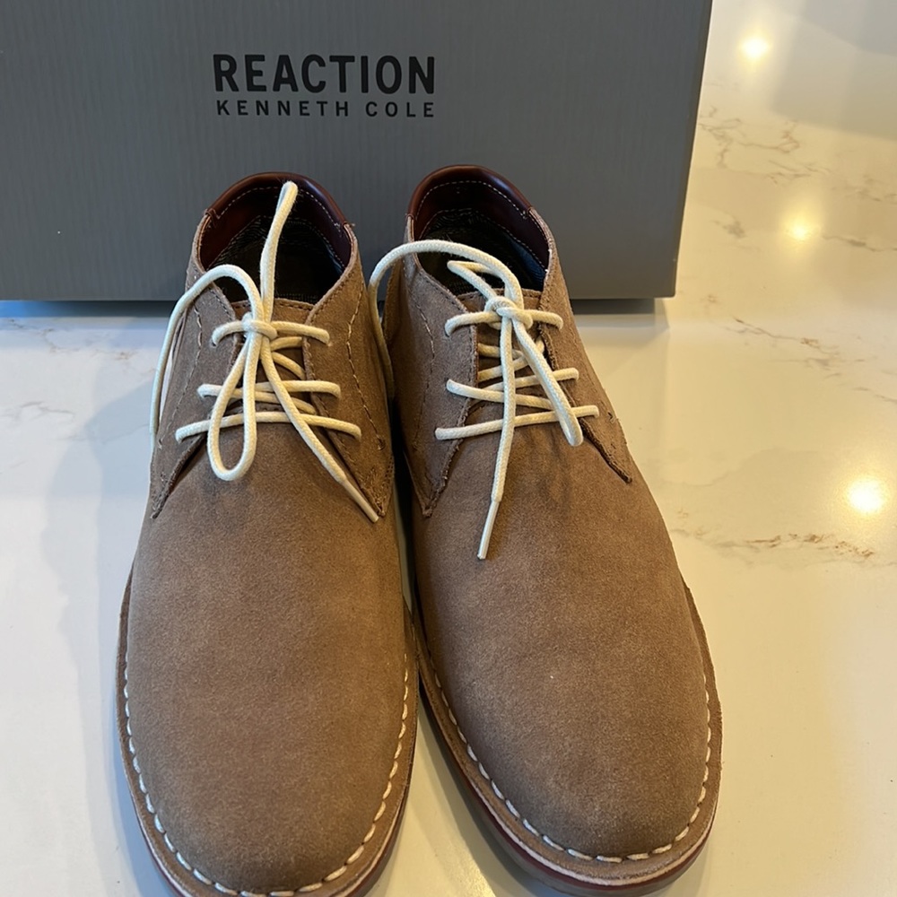 Kenneth Cole boys chukka boots, size 8 - Picture 2 of 7